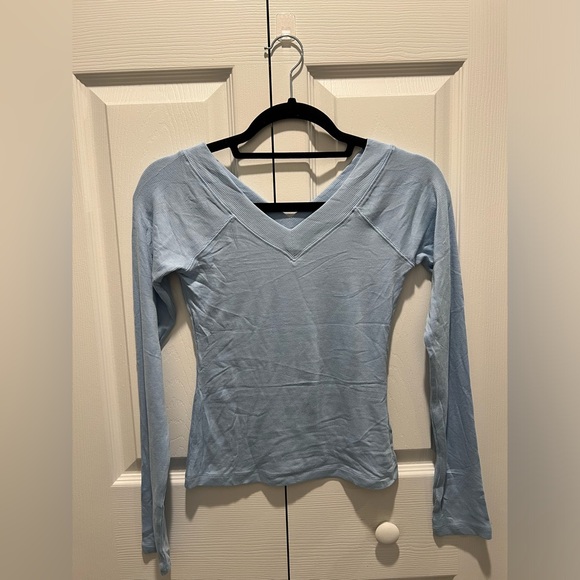 NWOT Urban Outfitters BDG Shannen Off-The-Shoulder Long Sleeve Tee - Picture 2 of 5
